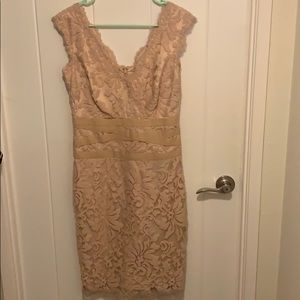 Tadashi Shoji V Neck Lace Cocktail Dress -  Size 6
